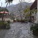 山林小屋 Kampi Double Storey House In The Village *