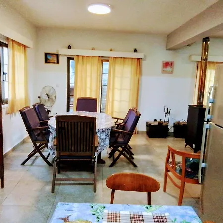 ロッジ Kampi Double Storey House In The Village *