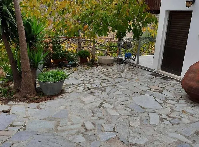 Kampi Double Storey House In The Village Lodge *