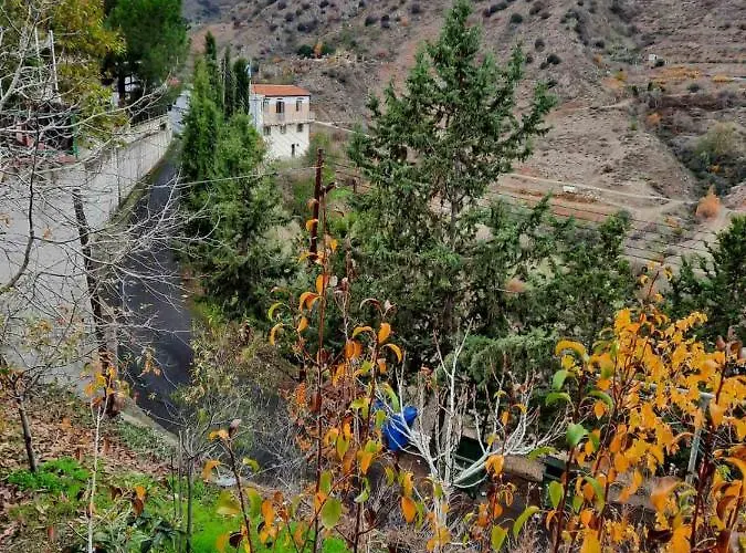 Kampi Double Storey House In The Village Lodge *