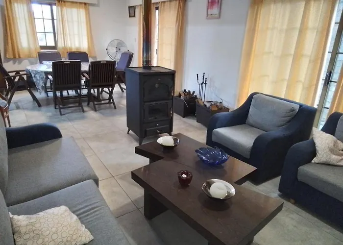 Kampi Double Storey House In The Village Lodge *