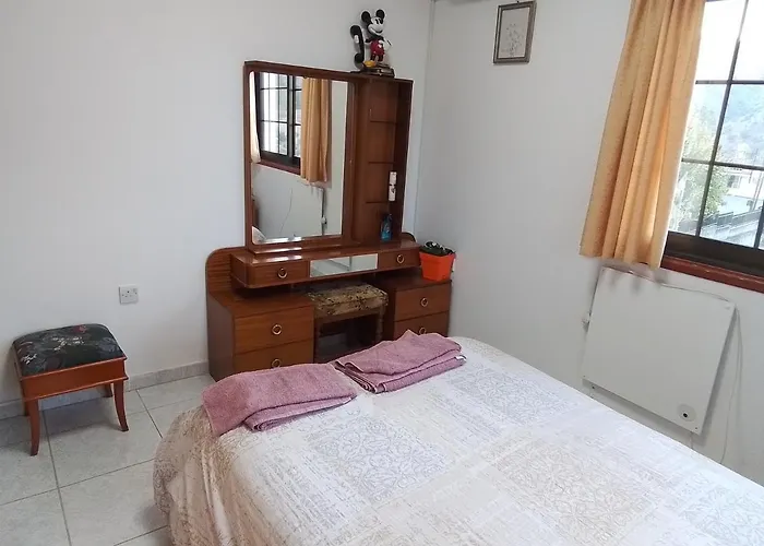 Kampi Double Storey House In The Village Lodge *