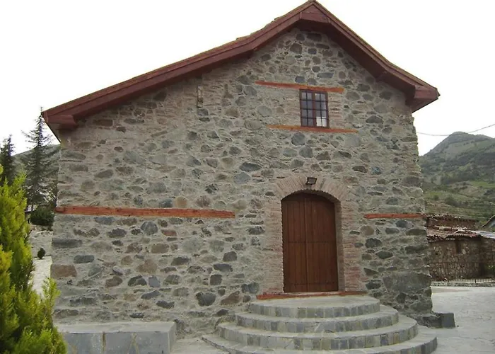 Kampi Double Storey House In The Village Jaktstuga